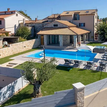 Ferienhaus M *